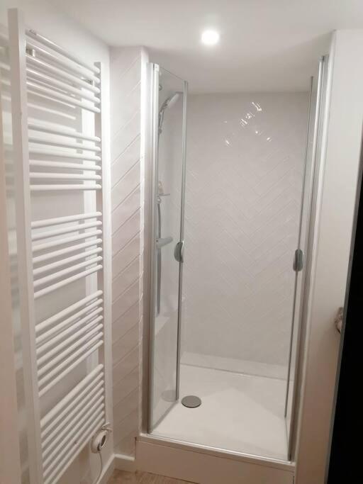 A 300 Metres De Paris 13, Superbe Deux Pieces Neuf Apartment *